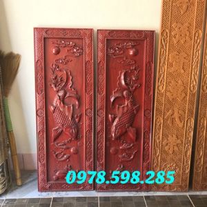 Tranh cá chép ngắm trăng - gỗ Hương đỏ - Phun PU