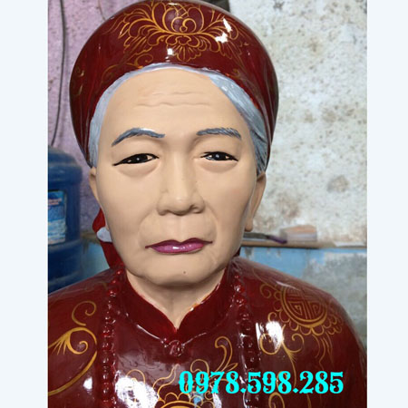 Tượng truyền thần bà cụ -sơn thếp
