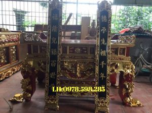 câu đối phẳng - nền then sơn son thếp bạc phủ hoàn kim