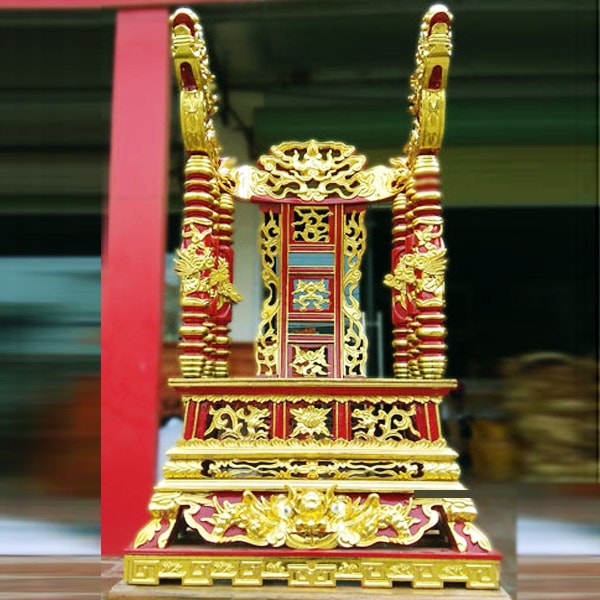 Ngai thờ đẹp sơn son